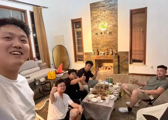团队聚餐现场