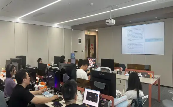 乾坤智能团队培训现场